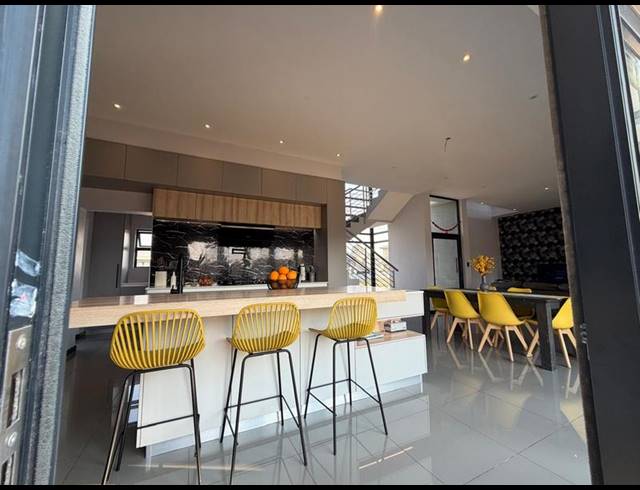 5 BEDROOM HOUSE FOR SALE IN BLUE VALLEY GOLF ESTATE